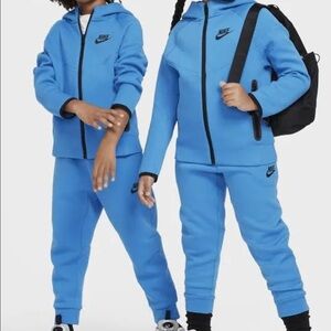 💯 Authentic Nike Tech Little Boys Blue Hoodie and Jogger Set Size 6